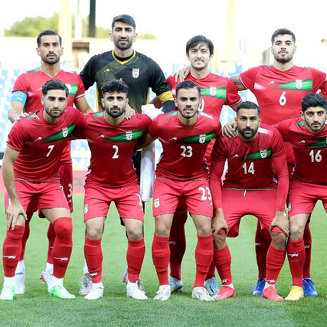 ایران قرمز می‌پوشد و انگلیس سفید