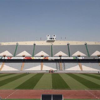 آماده‌ سازی چمن استادیوم آزادی برای دربی 103