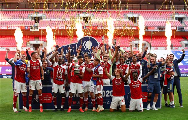 جشن قهرمانی بازیکنان آرسنال در جام حذفی انگلیس سال 2020