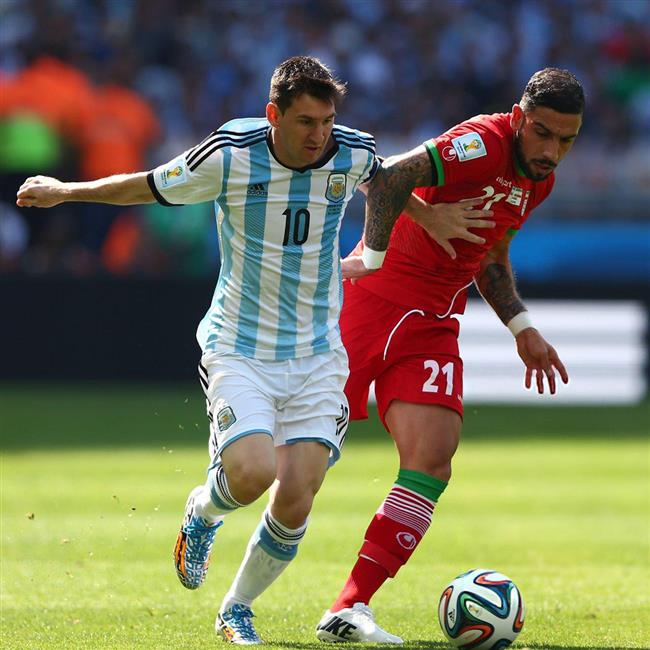تقابل لیونل مسی و اشکان دژاگه در دیدار ایران و آرژانتین
