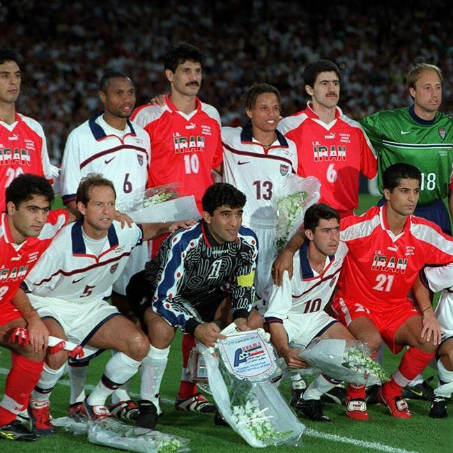 عکس جمعی بازیکنان ایران و آمریکا