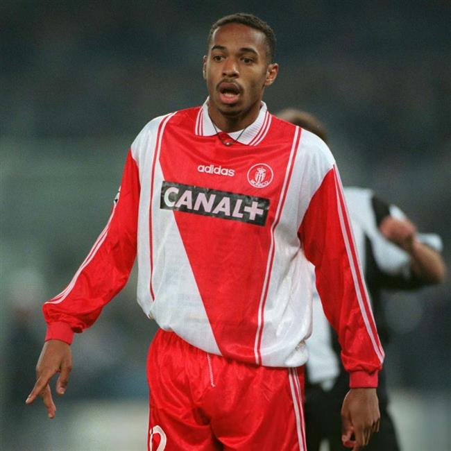 تیری آنری در پیراهن موناکو