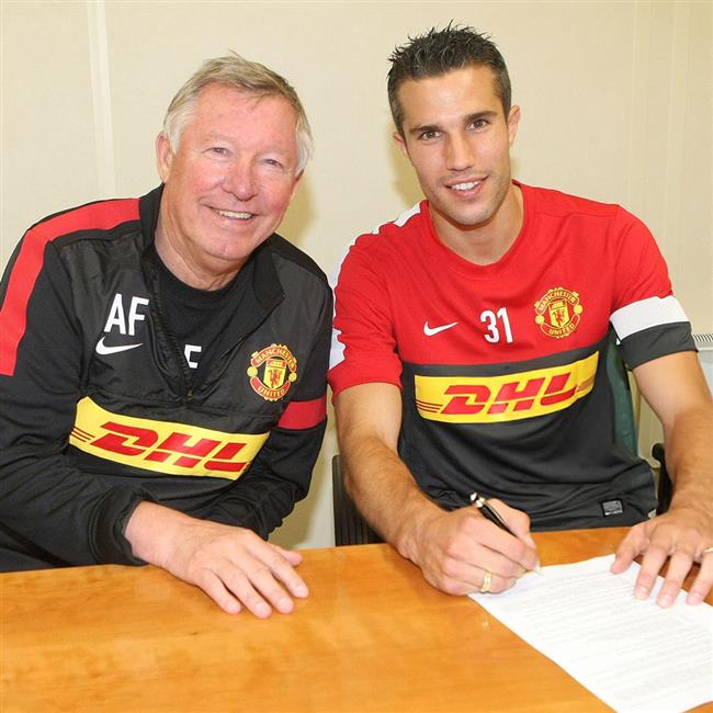 لحظه امضای قرارداد فن پرسی با منچستر یونایتد