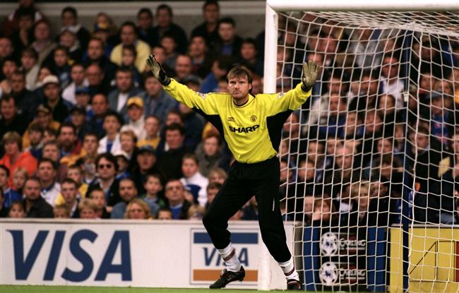 ماسیمو تایبی در پیراهن دروازه‌بانی شیاطین سرخ